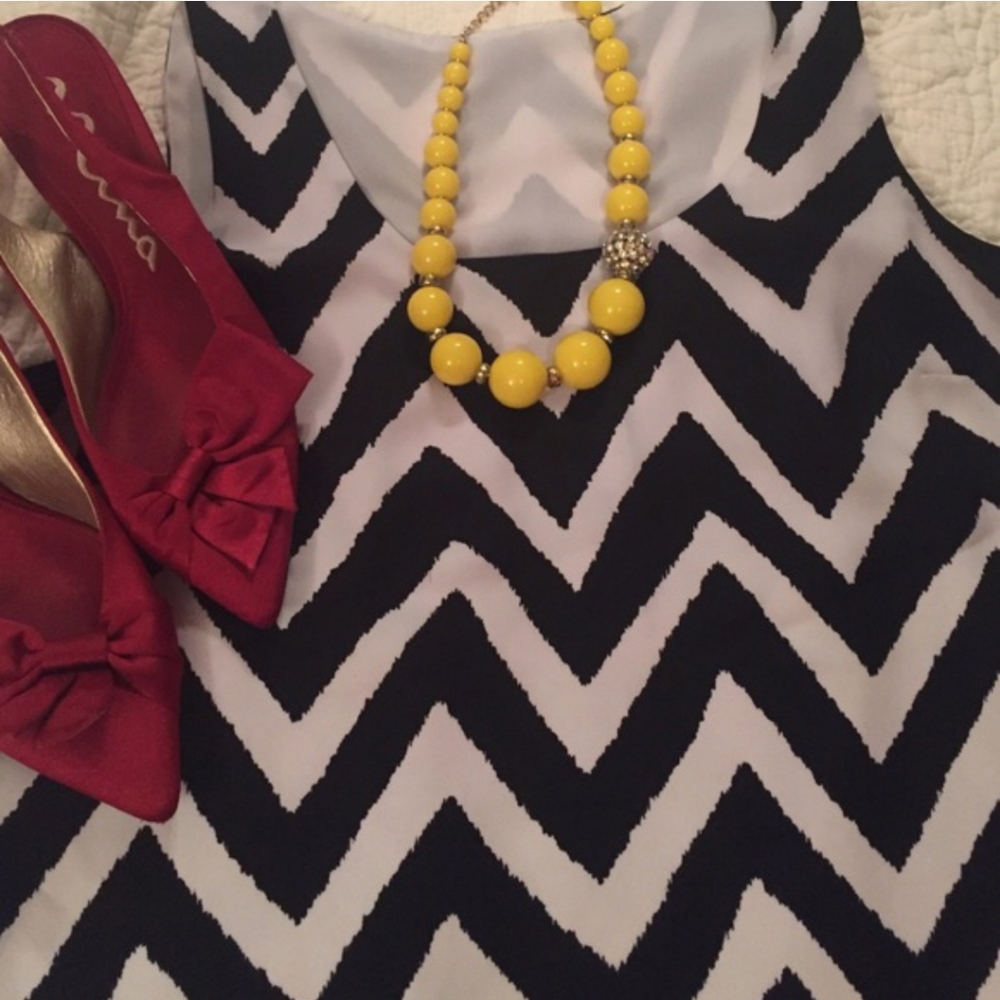 Black and white chevron top